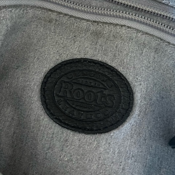 Roots VINTAGE shoulder bag 9 x 12 inches (great condition) - Picture 3 of 11